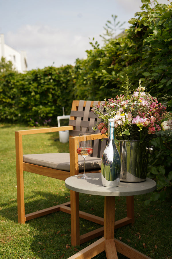 Root Side Table: Vielseitiger und stabiler Outdoor-Tisch mit einem Durchmesser von 45 cm.