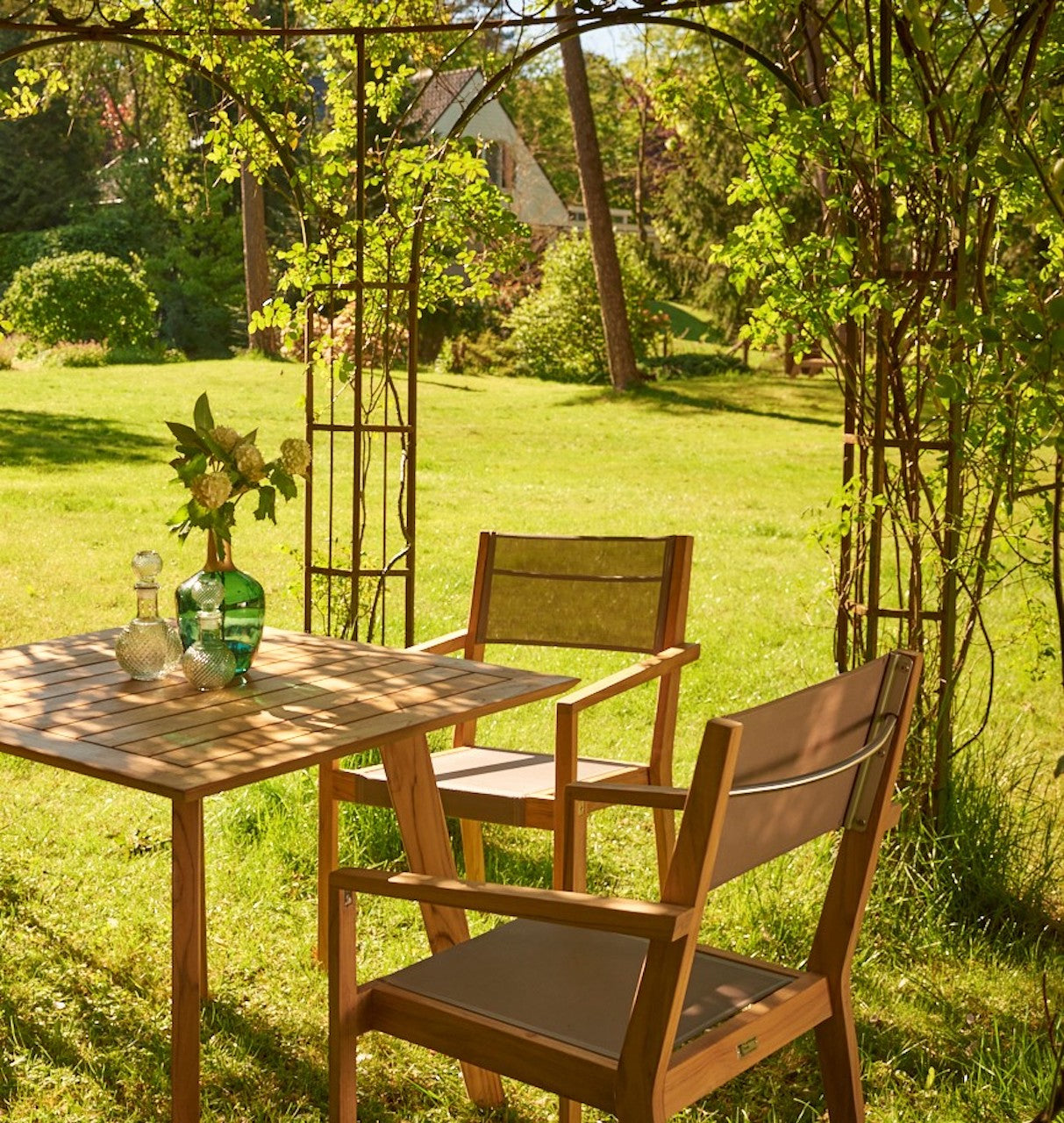 Traditional teak Luna dining table 90 cm